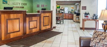 Quality Inn South Lobby