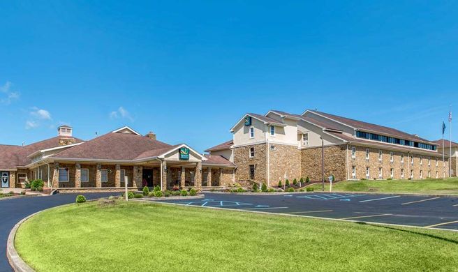 Quality Inn & Suites Exterior