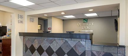 Quality Inn & Suites Lobby