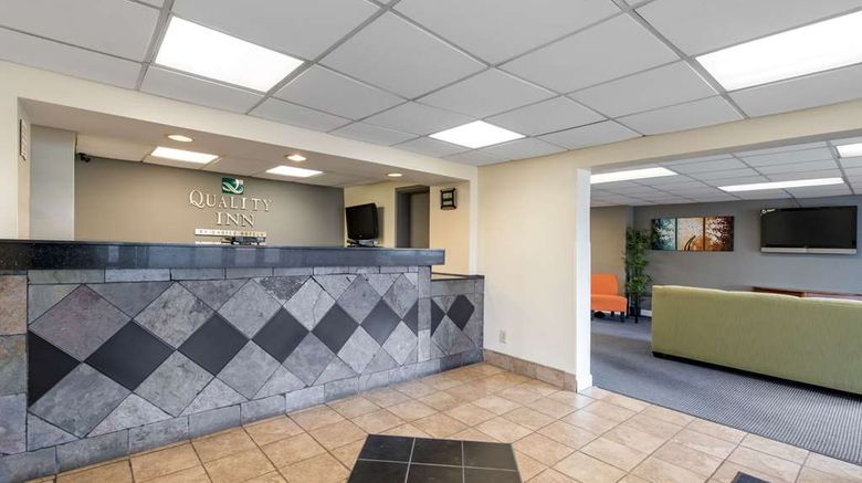 <b>Quality Inn & Suites Lobby</b>. Images powered by <a href="https://iceportal.shijigroup.com/" title="IcePortal" target="_blank">IcePortal</a>.