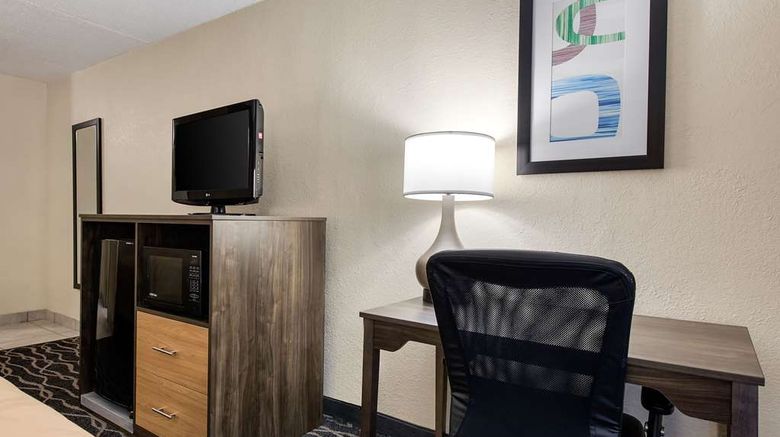 <b>Quality Inn & Suites Room</b>. Images powered by <a href="https://iceportal.shijigroup.com/" title="IcePortal" target="_blank">IcePortal</a>.