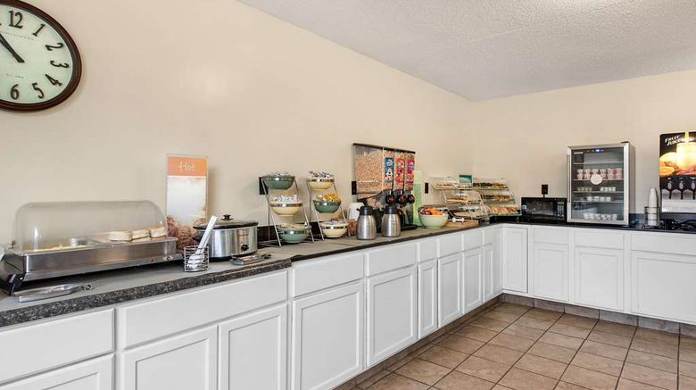 <b>Quality Inn & Suites Restaurant</b>. Images powered by <a href="https://iceportal.shijigroup.com/" title="IcePortal" target="_blank">IcePortal</a>.