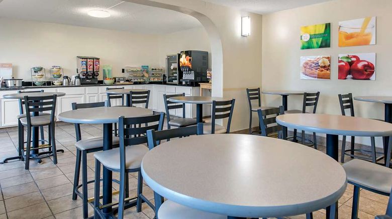 <b>Quality Inn & Suites Restaurant</b>. Images powered by <a href="https://iceportal.shijigroup.com/" title="IcePortal" target="_blank">IcePortal</a>.