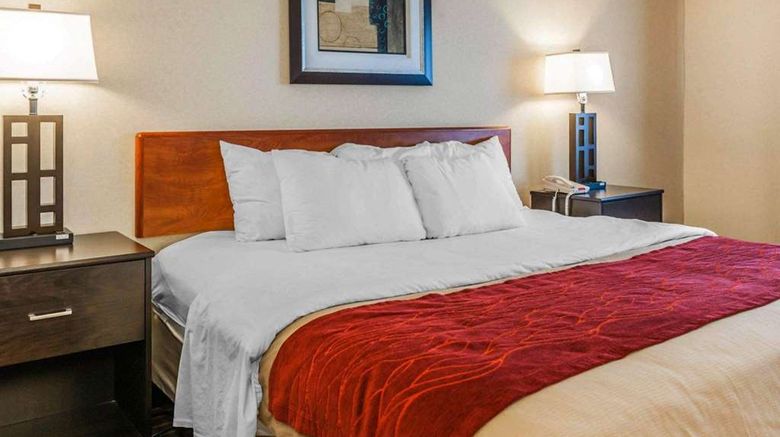 <b>Comfort Inn Suite</b>. Images powered by <a href="https://iceportal.shijigroup.com/" title="IcePortal" target="_blank">IcePortal</a>.