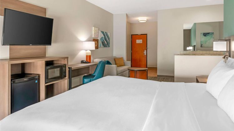 Comfort Suites Suite