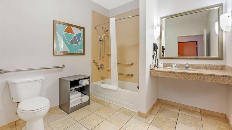 <b>Comfort Suites Room</b>. Images powered by <a href="https://iceportal.shijigroup.com/" title="IcePortal" target="_blank">IcePortal</a>.