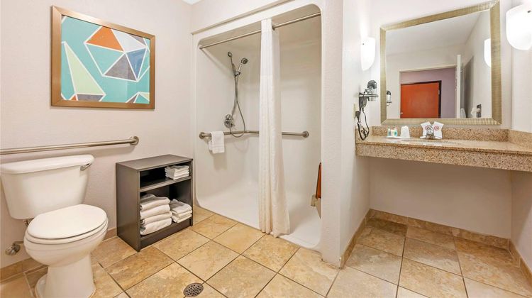 Comfort Suites Room