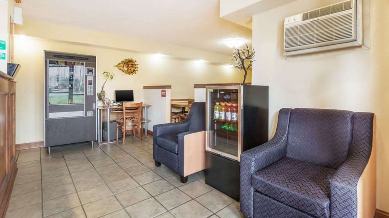 <b>Econo Lodge Cloverdale Lobby</b>. Images powered by <a href="https://iceportal.shijigroup.com/" title="IcePortal" target="_blank">IcePortal</a>.