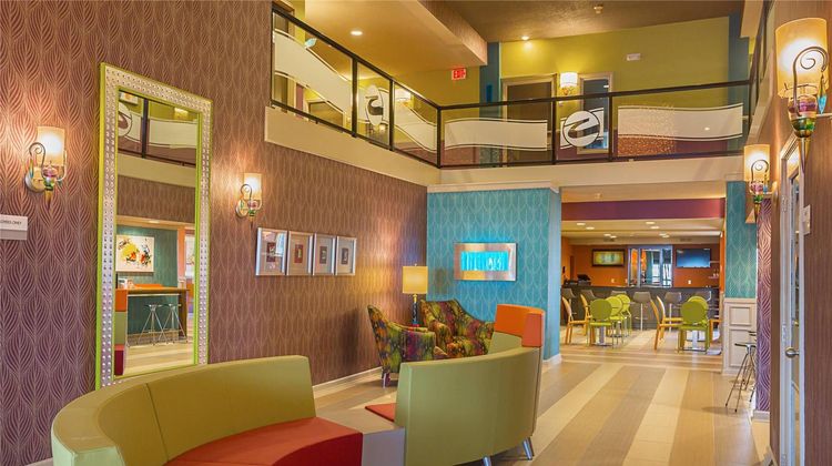 Clarion Inn & Suites Evansville Lobby