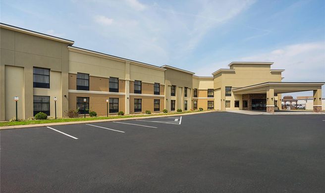 Clarion Inn & Suites Evansville Exterior