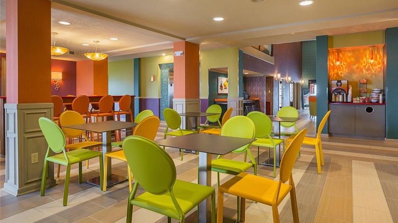 <b>Clarion Inn & Suites Evansville Restaurant</b>. Images powered by <a href="https://iceportal.shijigroup.com/" title="IcePortal" target="_blank">IcePortal</a>.