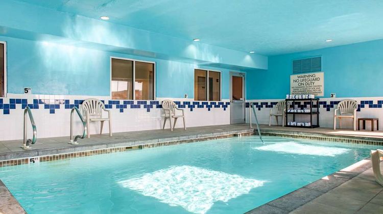 Quality Inn Noblesville Pool