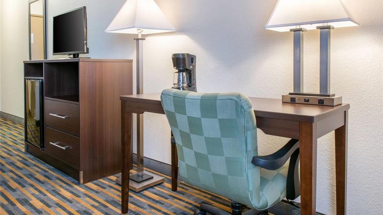 Quality Inn Noblesville Room