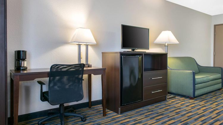 Quality Inn Noblesville Suite