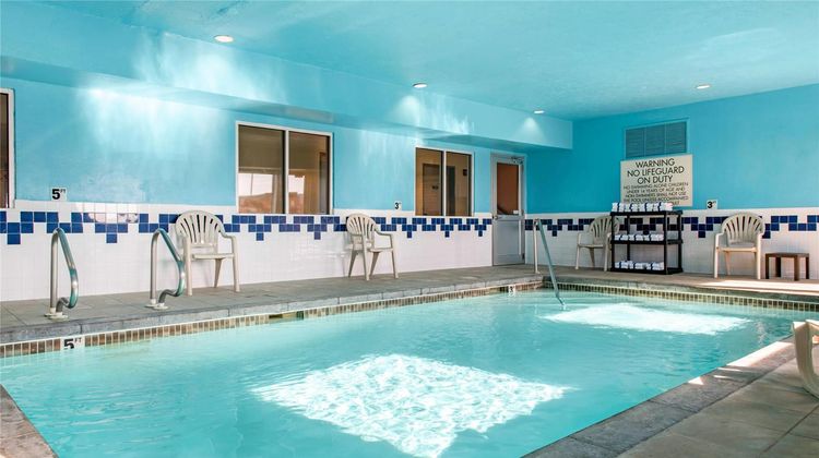 Quality Inn Noblesville Pool
