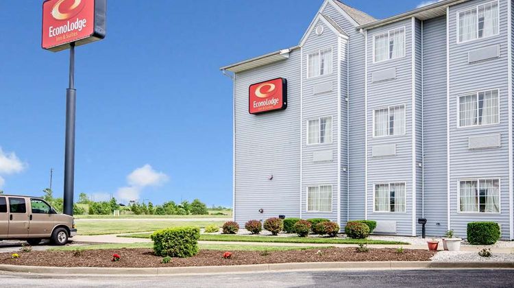 Econo Lodge Inn and Suites Evansville East Exterior