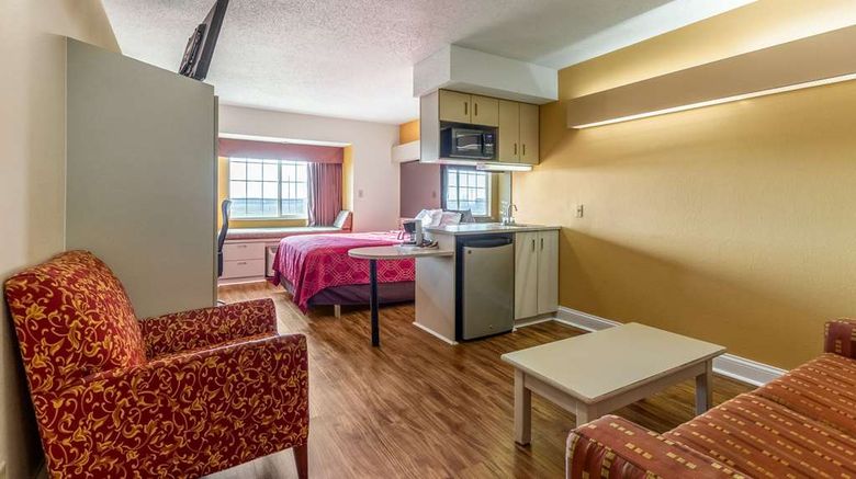 <b>Econo Lodge Inn and Suites Evansville East Suite</b>. Images powered by <a href="https://iceportal.shijigroup.com/" title="IcePortal" target="_blank">IcePortal</a>.