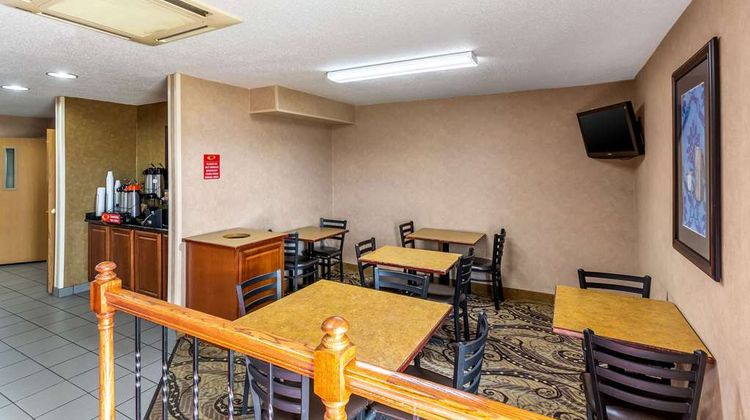 Econo Lodge Inn and Suites Evansville East Restaurant