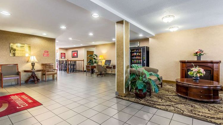 Econo Lodge Inn and Suites Evansville East Lobby