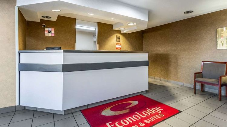 Econo Lodge Inn and Suites Evansville East Lobby