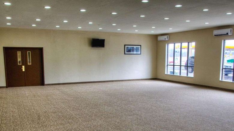 <b>Comfort Suites Plymouth Near US-30 Meeting</b>. Images powered by <a href="https://iceportal.shijigroup.com/" title="IcePortal" target="_blank">IcePortal</a>.