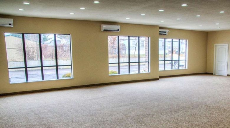 <b>Comfort Suites Plymouth Near US-30 Meeting</b>. Images powered by <a href="https://iceportal.shijigroup.com/" title="IcePortal" target="_blank">IcePortal</a>.
