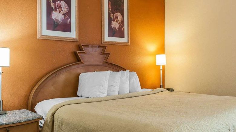 <b>Quality Inn Suite</b>. Images powered by <a href="https://iceportal.shijigroup.com/" title="IcePortal" target="_blank">IcePortal</a>.
