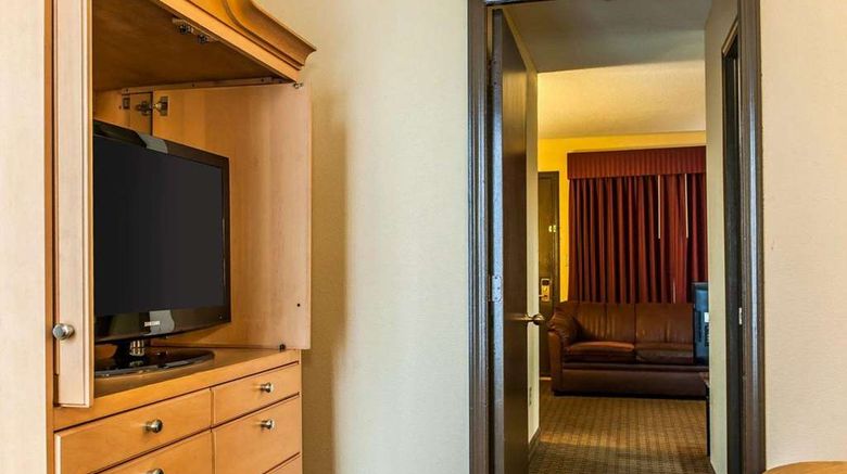 <b>Quality Inn Suite</b>. Images powered by <a href="https://iceportal.shijigroup.com/" title="IcePortal" target="_blank">IcePortal</a>.