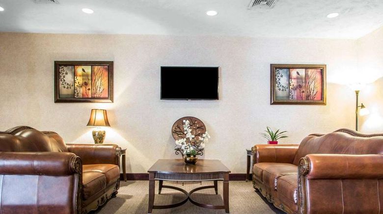 <b>Quality Inn Lobby</b>. Images powered by <a href="https://iceportal.shijigroup.com/" title="IcePortal" target="_blank">IcePortal</a>.