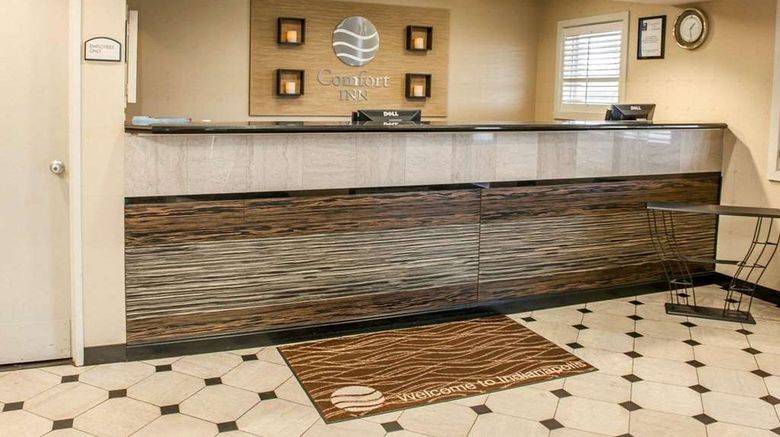 <b>Comfort Inn Indianapolis Lobby</b>. Images powered by <a href="https://iceportal.shijigroup.com/" title="IcePortal" target="_blank">IcePortal</a>.
