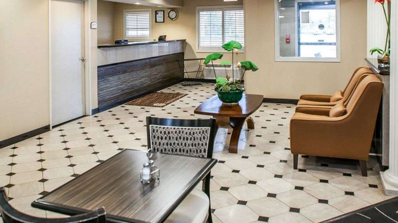 <b>Comfort Inn Indianapolis Lobby</b>. Images powered by <a href="https://iceportal.shijigroup.com/" title="IcePortal" target="_blank">IcePortal</a>.