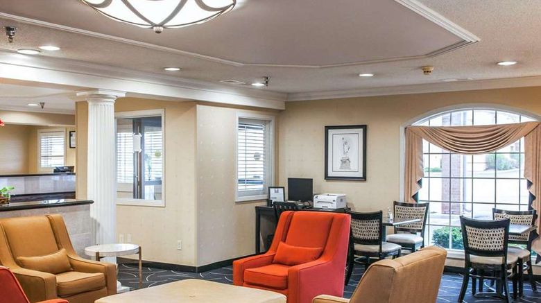 <b>Comfort Inn Indianapolis Lobby</b>. Images powered by <a href="https://iceportal.shijigroup.com/" title="IcePortal" target="_blank">IcePortal</a>.