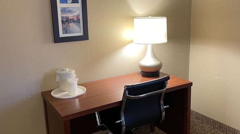 <b>Comfort Inn Indianapolis Room</b>. Images powered by <a href="https://iceportal.shijigroup.com/" title="IcePortal" target="_blank">IcePortal</a>.
