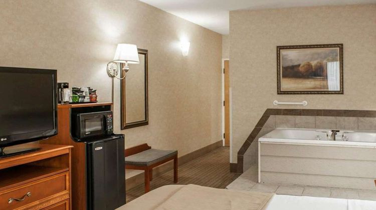 Quality Inn Indianapolis Suite