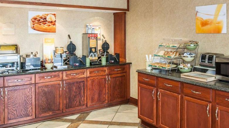 <b>Quality Inn Indianapolis Restaurant</b>. Images powered by <a href="https://iceportal.shijigroup.com/" title="IcePortal" target="_blank">IcePortal</a>.
