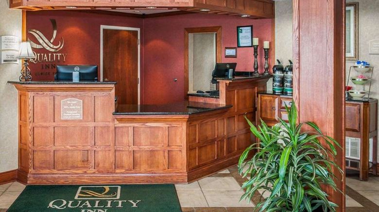 <b>Quality Inn Indianapolis Lobby</b>. Images powered by <a href="https://iceportal.shijigroup.com/" title="IcePortal" target="_blank">IcePortal</a>.