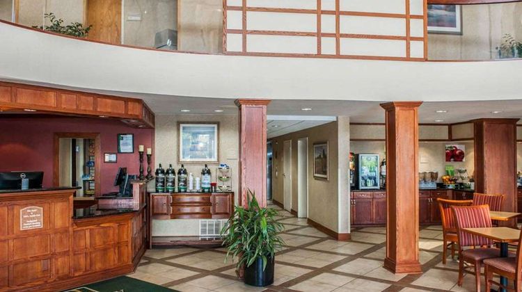 Quality Inn Indianapolis Lobby
