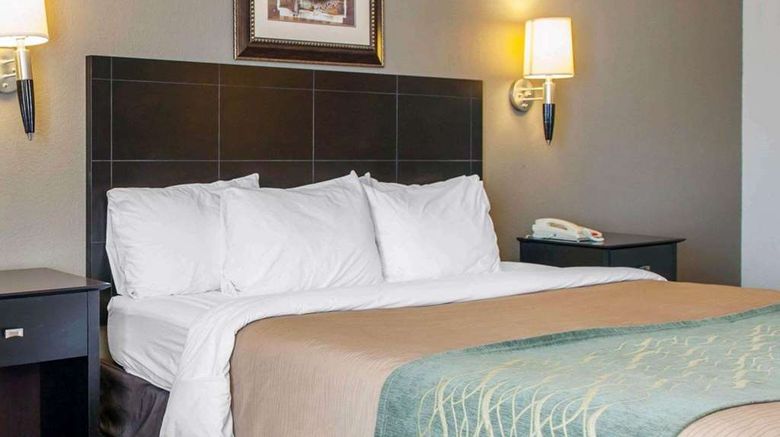 <b>Comfort Inn Room</b>. Images powered by <a href="https://iceportal.shijigroup.com/" title="IcePortal" target="_blank">IcePortal</a>.