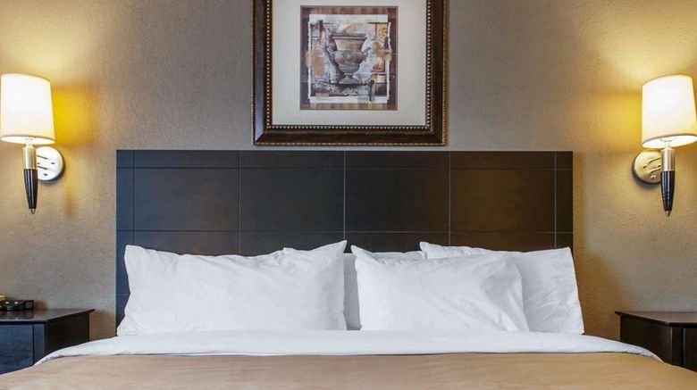<b>Comfort Inn Suite</b>. Images powered by <a href="https://iceportal.shijigroup.com/" title="IcePortal" target="_blank">IcePortal</a>.