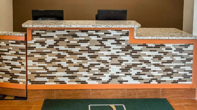 Quality Inn Chesterton Lobby
