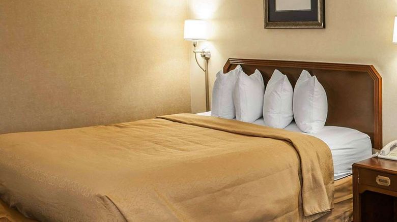 <b>Quality Inn & Suites, Goshen Room</b>. Images powered by <a href="https://iceportal.shijigroup.com/" title="IcePortal" target="_blank">IcePortal</a>.