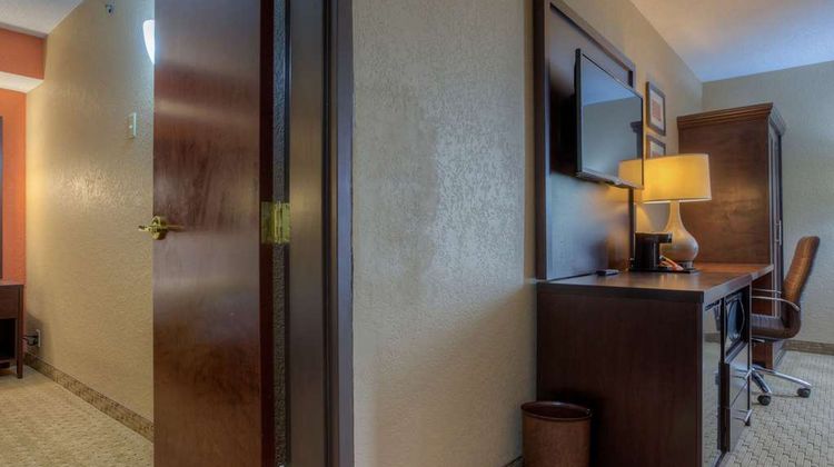 Comfort Inn & Suites Evansville Airport Suite