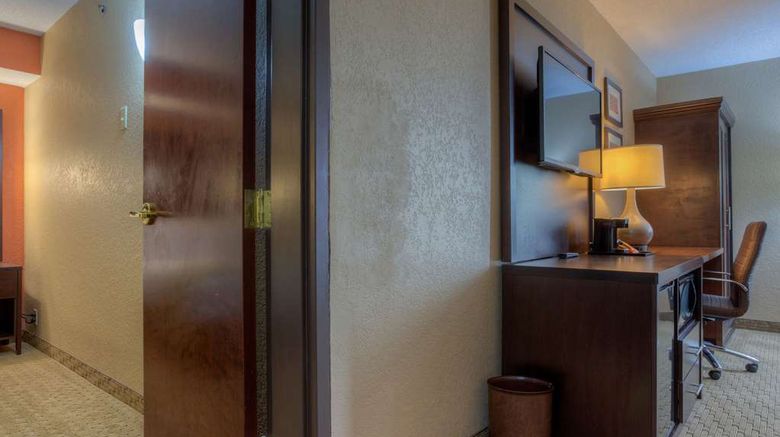 <b>Comfort Inn & Suites Evansville Airport Suite</b>. Images powered by <a href="https://iceportal.shijigroup.com/" title="IcePortal" target="_blank">IcePortal</a>.