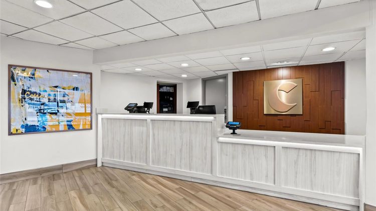 Comfort Inn & Suites Evansville Airport Lobby