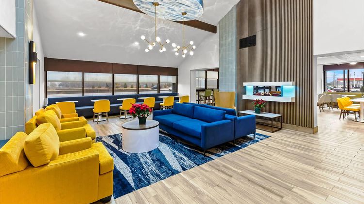 Comfort Inn & Suites Evansville Airport Lobby