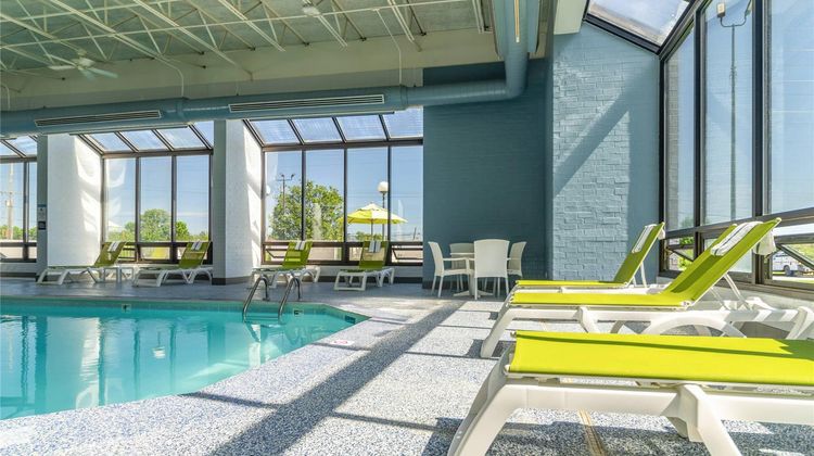 Comfort Inn & Suites Evansville Airport Pool