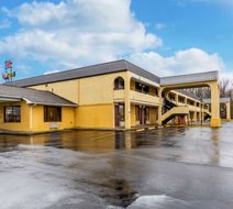 Econo Lodge Exterior