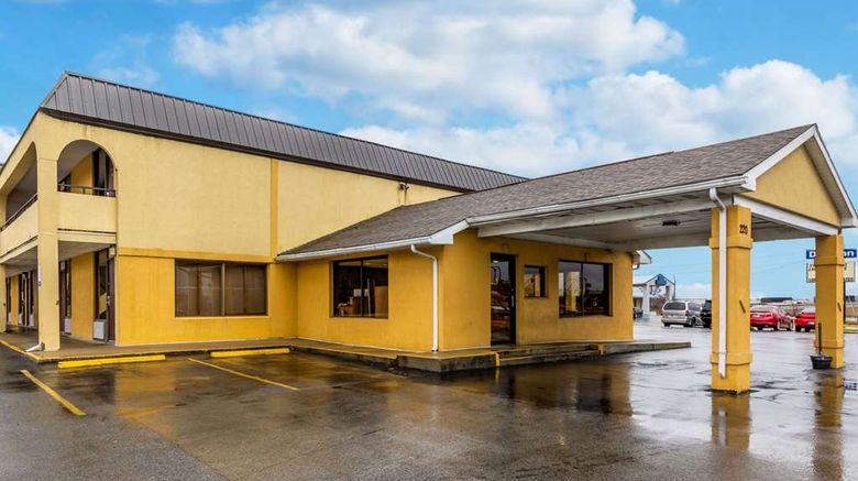 <b>Econo Lodge Exterior</b>. Images powered by <a href="https://iceportal.shijigroup.com/" title="IcePortal" target="_blank">IcePortal</a>.