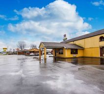 Econo Lodge Exterior
