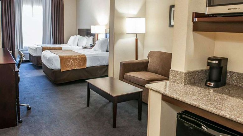 <b>Comfort Suites Suite</b>. Images powered by <a href="https://iceportal.shijigroup.com/" title="IcePortal" target="_blank">IcePortal</a>.